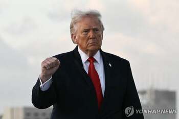 [속보] 트럼프 '호루무즈 봉쇄'에 WTI 8% 폭등, 104달러 … 주가지수 선물 급락 