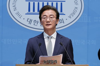 [포토] 회견 갖는 전재수 민주당 부산시장 후보