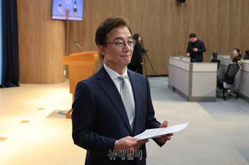 [포토] 회견 마친 전재수 더불어민주당 부산시장 후보