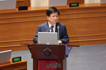 [포토] 대정부질문서 답변하는 최교진 사회부총리