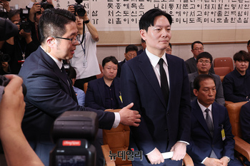[포토] 국조특위 강제퇴장 당하는 박상용 검사