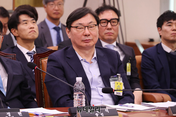 [포토] 국조 출석해 앉아 있는 이화영 전 경기도 평화부지사