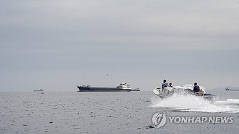 호르무즈 갇힌 중소 선사 전쟁보험료 10배 폭등 … 줄도산 위기