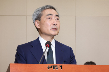 [포토] 인사말 하는 신현송 한국은행 총재 후보자