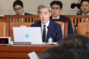 [포토] 답변하는 신현송 한국은행 총재 후보자