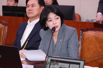 [포토] 질의하는 배현진 국민의힘 의원