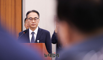 [포토] 증언대 선 이원석 전 검찰총장 