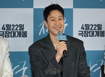 [영상] 짱구 메가폰 잡은 정우 "부산시민들에 감사"