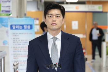 [포토] 공판 출석하는 김용태 전 국민의힘 비대위원장
