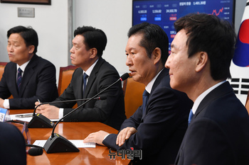 [포토] 인재영입식서 인사말 하는 정청래 대표