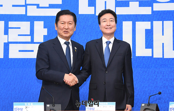 [포토] 전태진 변호사 손잡은 정청래 대표