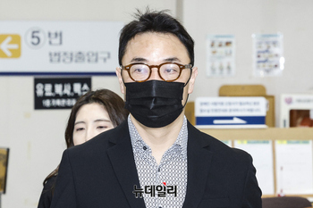 [포토] 공판 출석하는 김진우 