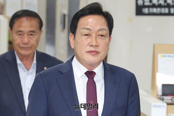 [포토] 공판 출석하는 김선교 의원