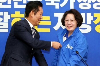 '강경'할수록 당선되는 역설 … 후진 정치의 패러독스