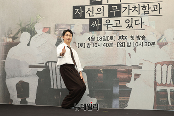 [영상] 모자무싸 오정세, 허공에 앉은 포즈