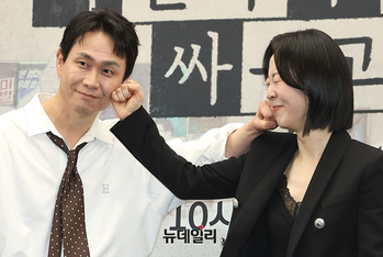 [포토] 모자무싸 강말금-오정세 '현실 부부 포즈'