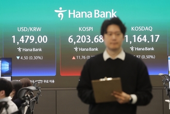 휴전 종료 앞 긴장 고조에도 코스피 강보합 … '실적 기대감' 하이닉스 2.4% 강세 