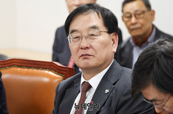 [포토] '간첩은 누가 잡나' 토론회 참석한 이재원 회장 