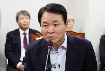 [포토] 토론회 축사하는 성일종 국회 국방위원장 