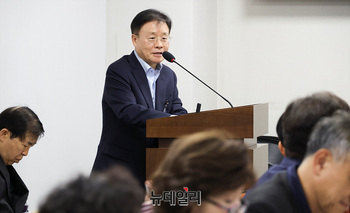 [포토] 주제발표하는 유동열 자유민주연구원장 