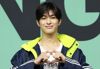 [포토] 코르티스 건호 '마음 담은 하트' 