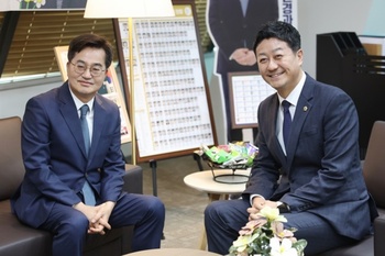 김동연 경기지사, 복귀 후 첫 일정 경기도의회 방문… 추경 협조 요청