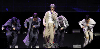 [영상] 무대 선보이는 그룹 이븐(EVNNE)