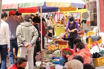 양양전통시장, 봄나물 본격 출하로 방문객 증가
