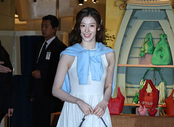 [포토] 트와이스 사나, 지중해로 만드는 입장