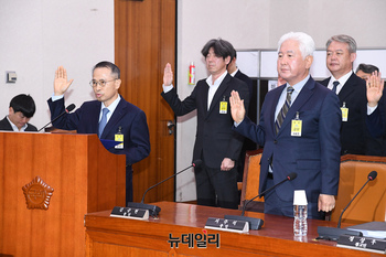 [포토] 증인선서 하는 김규현 전 국정원장
