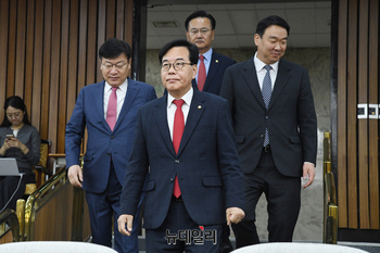 與 한병도 사퇴에 국힘도 원내대표 '조기 선출' 논의한다