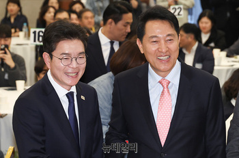 [포토] 기념촬영하는 오세훈-정원오 