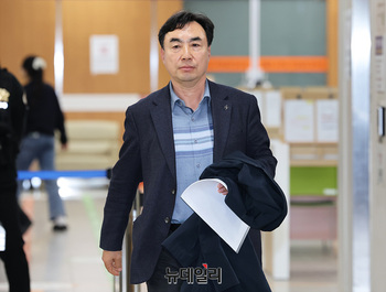 [포토] 재판 향하는 윤관석 전 의원 