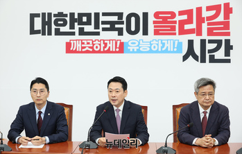 [포토] 현안 관련 브리핑 하는 장동혁 국민의힘 대표