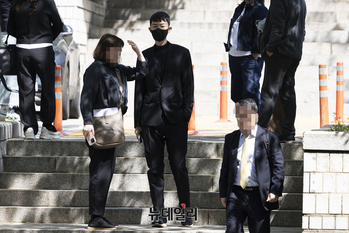 [포토] 첫 공판 출석하는 현우진 강사