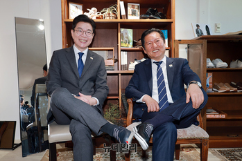 [포토] 아지오 구두 신은 정청래 민주당 대표-정원오 서울시장 후보