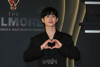 [영상] 정해인, 젠틀한 포토타임