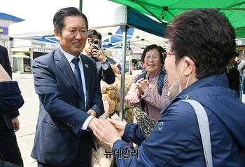 [포토] 안성중앙시장 방문한 정청래 민주당 대표