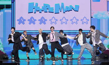 [포토] 넥스지 '유키-토모야' 작사한 'HYPEMAN' 무대