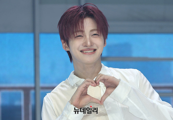 [포토] 투어스 지훈 '사랑 묻어나는 반달눈'