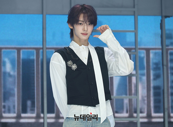 [포토] 컴백한 투어스 한진 '만찢남'