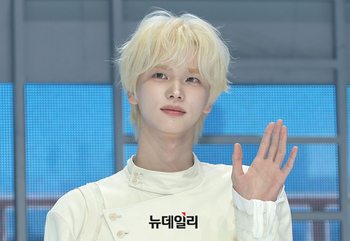 [포토] 투어스 신유 '금발이 어울려'