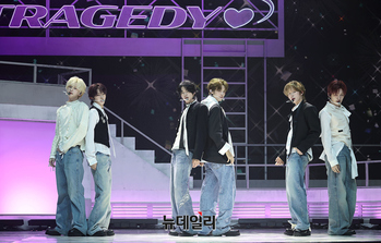 [포토] 투어스, 청량 로맨스송 '널 따라가' 첫 무대