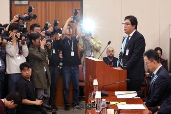 [포토] 국조특위 불려 나온 김성태 전 쌍방울 회장