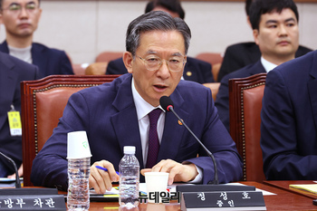 [포토] 답변하는 정성호 법무부 장관