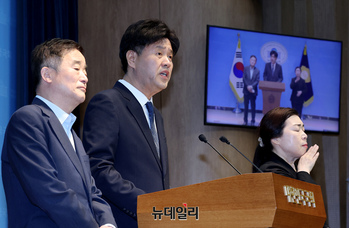 [포토] 재보궐 불출마 선언 하는 김용 전 민주연구원장