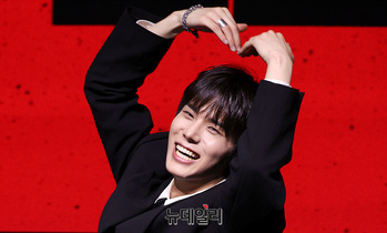 [포토] 82메이저 황성빈 '마음을 전해요' 