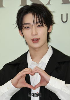 [영상] 엔하이픈 선우, 사랑담은 손하트