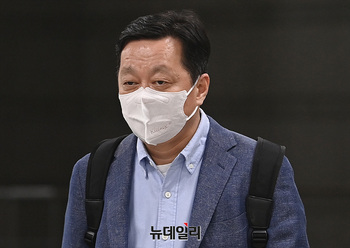 [포토] 법원 출석하는 정진상 