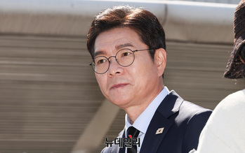 [포토] 헌화 마친 정원오 후보 